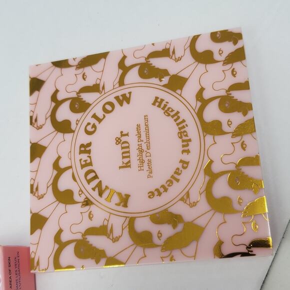 Kinder Glow Highlight Palette with 4 shades New in Package - Picture 4 of 5